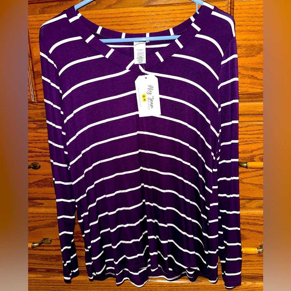 NWT Sz S
Sew In Love
